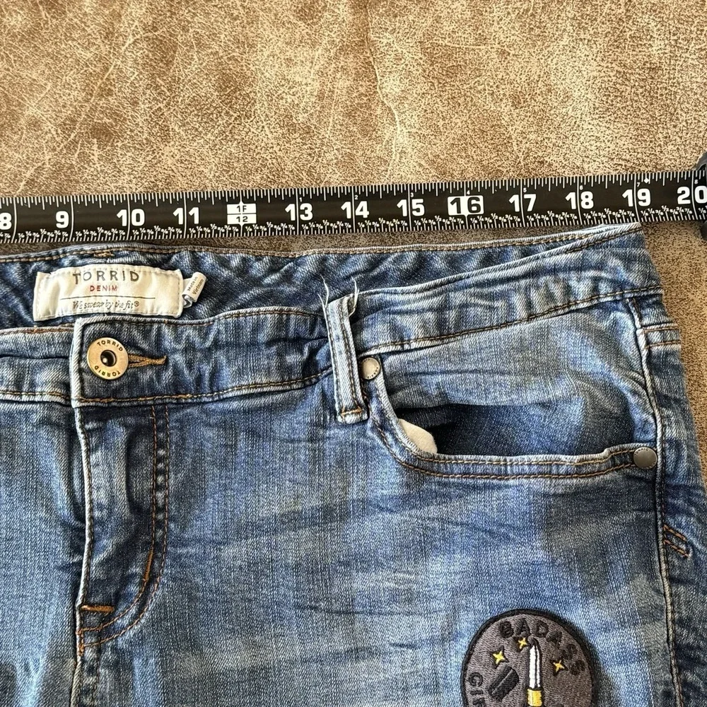 Patch Distressed Cropped Jeans Torrid Size 18 Raw Hem Stretch Denim Blue